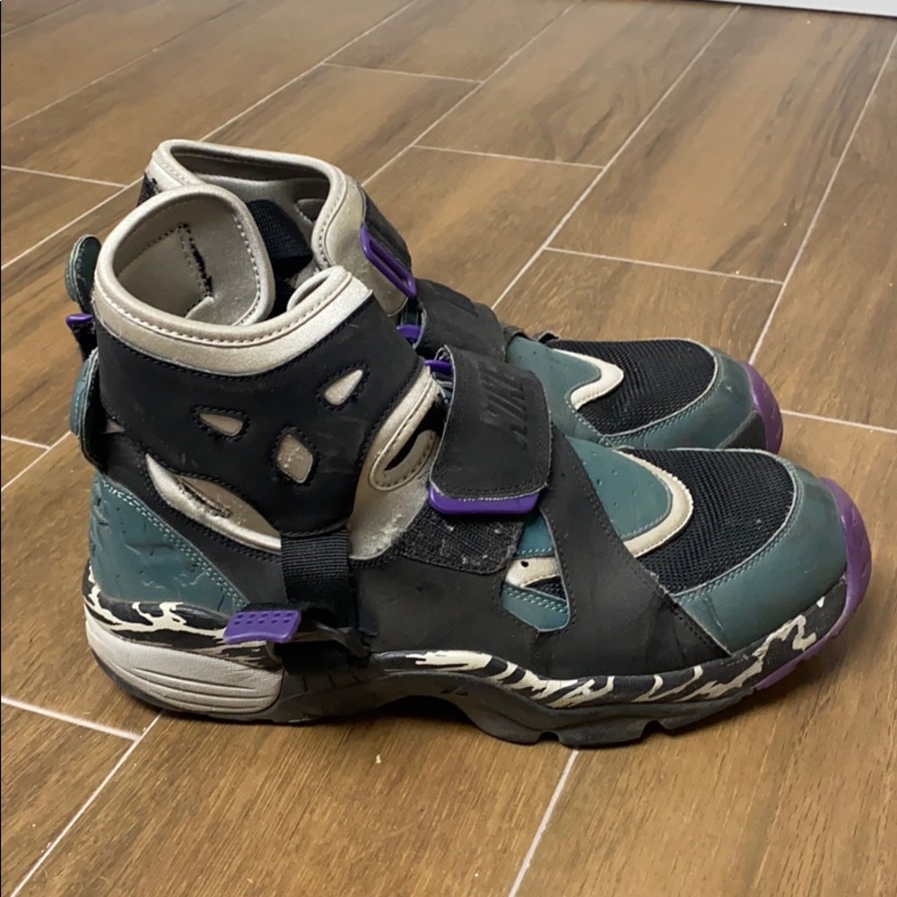Vintage Nike sneakers